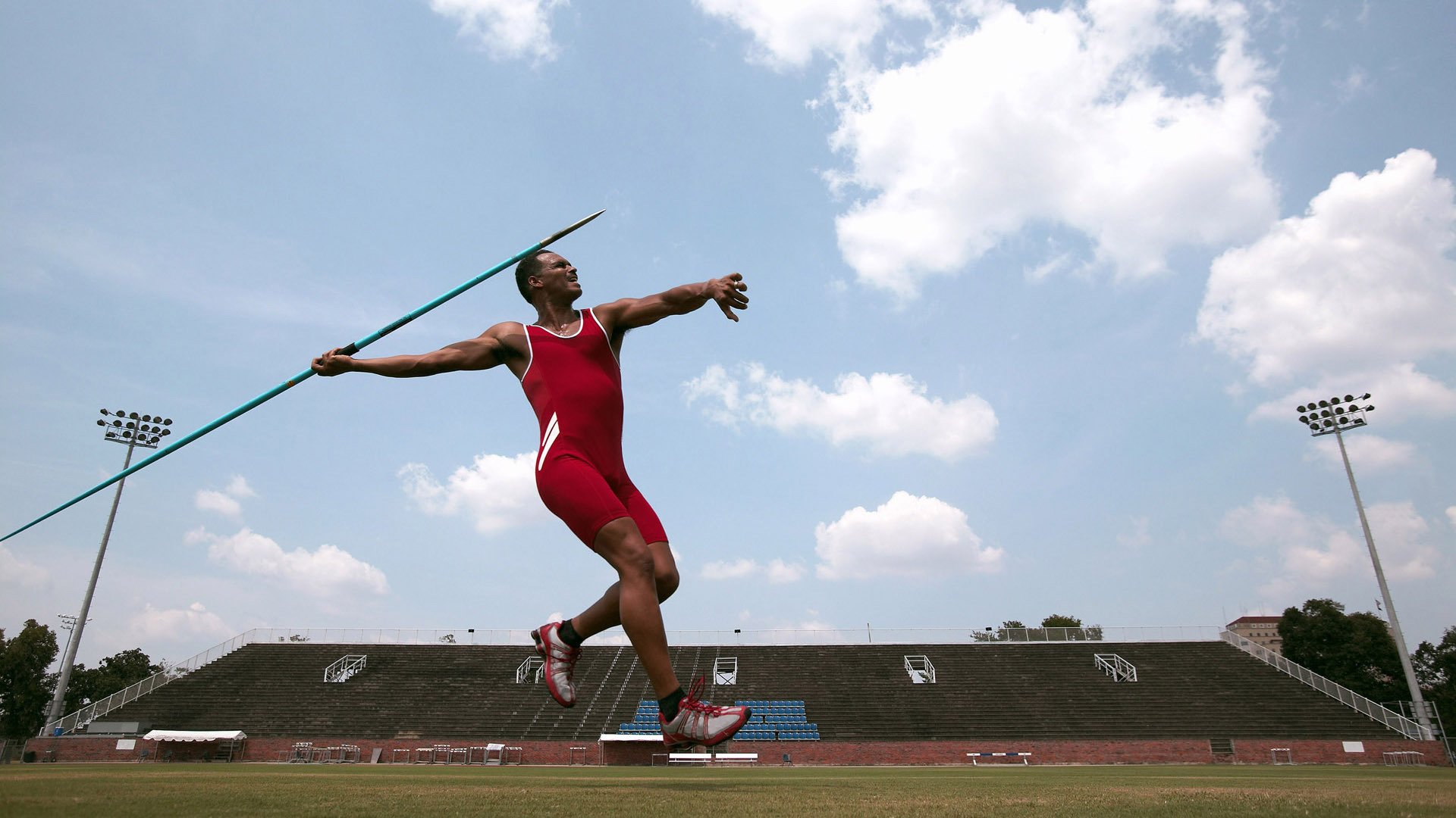 九游体育-Faker遭遇十二连败，快船教练面临压力！